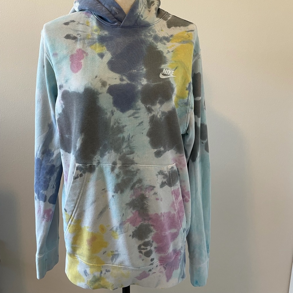 Men’s tie die hoodie